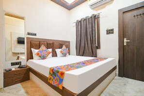 Egyptian cotton sheets, premium bedding, in-room safe, free WiFi - FabHotel Shiva Grand (Ujjain)