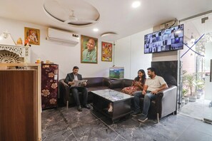 Coin salon dans le hall