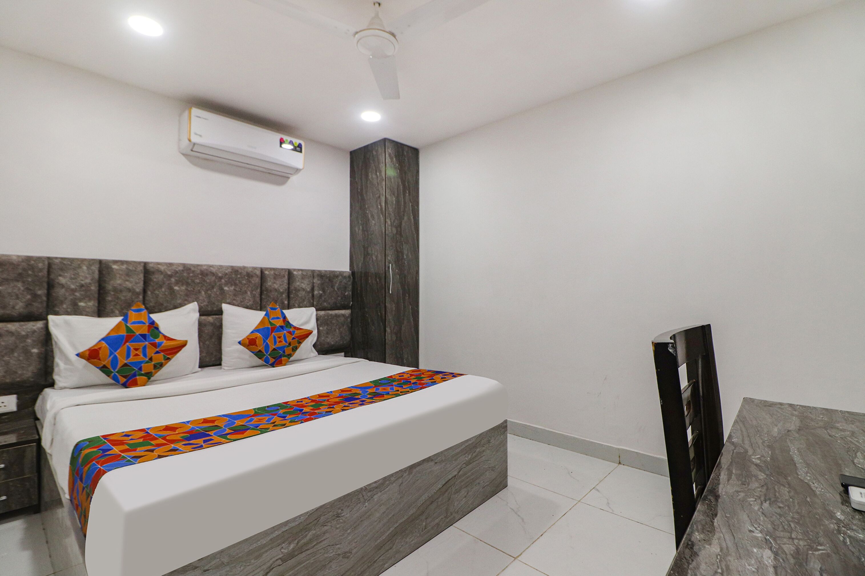 Egyptian cotton sheets, premium bedding, in-room safe, free WiFi
