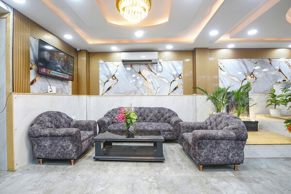 Lobby sitting area - Fabhotel Airport Zone Olive (New Delhi)