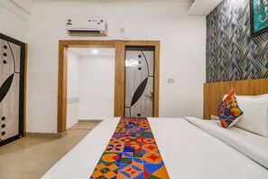 Egyptian cotton sheets, premium bedding, in-room safe, free WiFi