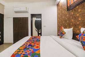 Egyptian cotton sheets, premium bedding, in-room safe, free WiFi