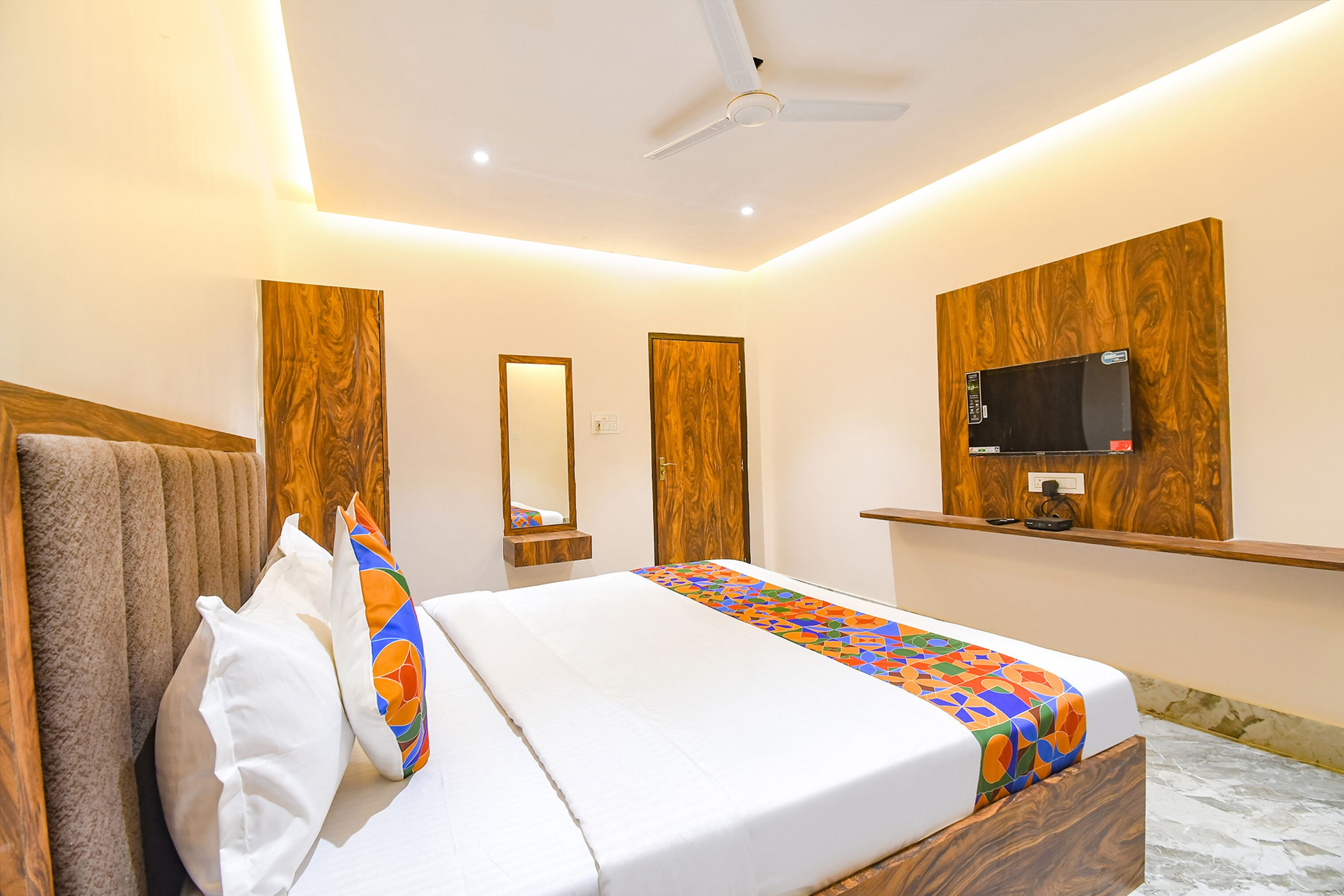 Egyptian cotton sheets, premium bedding, in-room safe, free WiFi