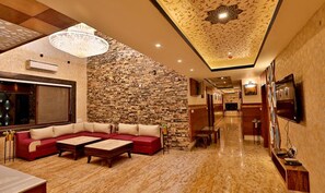 Lobby sitting area - Fabhotel Prime Candle Wood (Udaipur)