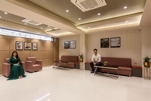 Lobby sitting area - FabHotel Orange Oasis (Bhopal)