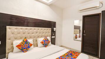 Premium Room | Egyptian cotton sheets, premium bedding, in-room safe, free WiFi