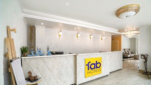 Reception - Fabhotel Montreal (Rishikesh)