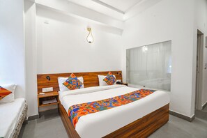 ห้องดีลักซ์ | ผ้าปูที่นอนฝ้ายอียิปต์, เครื่องนอนระดับพรีเมียม, ตู้นิรภัยในห้องพัก