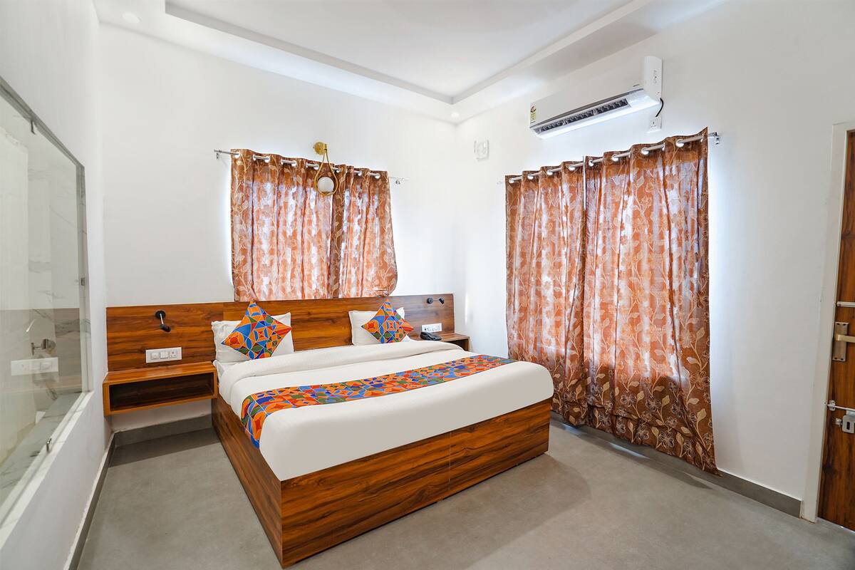 Egyptian cotton sheets, premium bedding, in-room safe, soundproofing