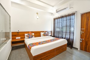 Egyptian cotton sheets, premium bedding, in-room safe, soundproofing