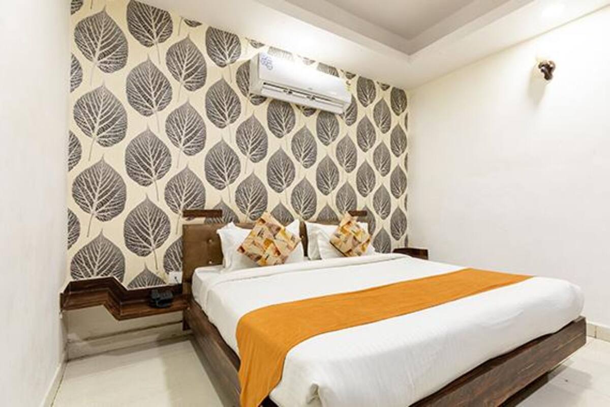 Deluxe Room | Egyptian cotton sheets, premium bedding, in-room safe, soundproofing