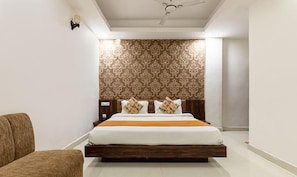 Egyptian cotton sheets, premium bedding, in-room safe, soundproofing - Fabhotel Ocean Pearl (Bhopal)