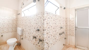 Shower, rainfall showerhead, free toiletries, towels