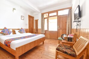 Egyptian cotton sheets, premium bedding, in-room safe, free WiFi - Fabhotel Elavali Valley (Manali)