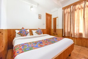 Egyptian cotton sheets, premium bedding, in-room safe, free WiFi - Fabhotel Elavali Valley (Manali)