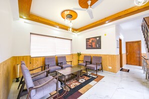 Lobby - Fabhotel The Weekend Vibes (Kasauli)