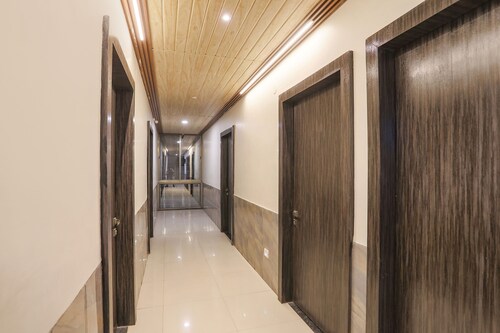 Fabhotel Green Valley I