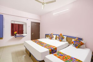 Egyptian cotton sheets, premium bedding, in-room safe, free WiFi - Fabhotel Green Valley I (Dindori)