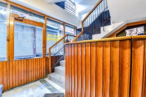 Reception - Fabhotel Park View I (Manali)