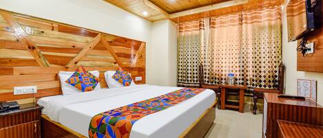 Egyptian cotton sheets, premium bedding, in-room safe, free WiFi