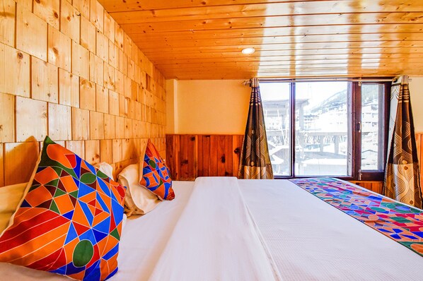 Egyptian cotton sheets, premium bedding, in-room safe, free WiFi
