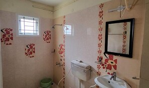 Deluxe Room | Bathroom | Shower, rainfall showerhead, free toiletries, towels - Fabexpress Rainland Holidays (Kodaikanal)