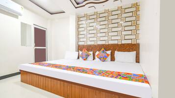 Family Room | Egyptian cotton sheets, premium bedding, in-room safe, free WiFi