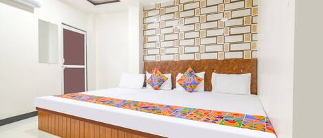 Family Room | Egyptian cotton sheets, premium bedding, in-room safe, free WiFi