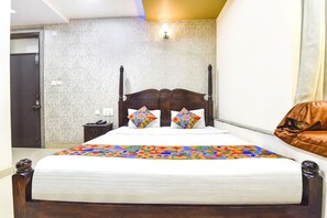 Kamar Deluks | Seprai katun Mesir, seprai premium, brankas, dan Wi-Fi gratis
