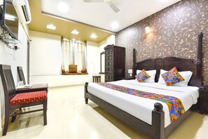 Habitación ejecutiva | Sábanas de algodón egipcio, ropa de cama de alta calidad, caja fuerte