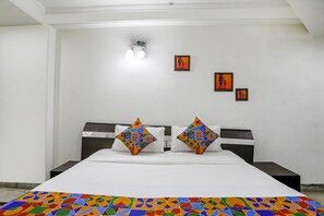 Egyptian cotton sheets, premium bedding, in-room safe, free WiFi - Fabexpress Delhi Aerocity Inn (New Delhi)