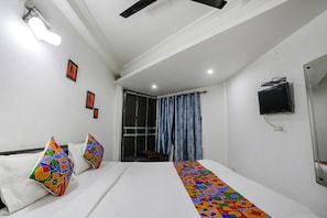Egyptian cotton sheets, premium bedding, in-room safe, free WiFi