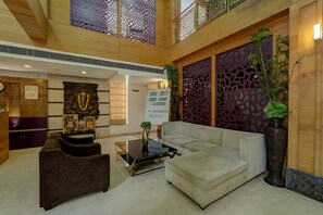 Lobby sitting area - FabHotel JVH (Bengaluru)