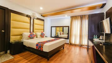 Luxury Suite | Egyptian cotton sheets, premium bedding, in-room safe, free WiFi