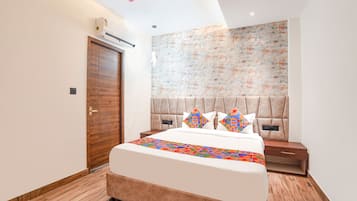 Egyptian cotton sheets, premium bedding, in-room safe, free WiFi