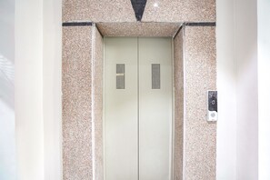 Lift - Fabhotel The Comfort Inn (Kanpur)