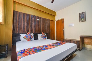 Egyptian cotton sheets, premium bedding, in-room safe, free WiFi - Fabhotel Maadhavam Residence (Patna)