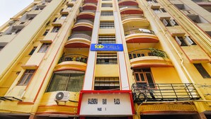 A multi-story hotel with balconies, a sign for 'fab hotels', and a sign indicating 'RAJENDA RAM PLAZA PHASE I'. - Fabhotel Maadhavam Residence (Patna)
