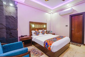 Deluxe Room | Egyptian cotton sheets, premium bedding, in-room safe, free WiFi - Fabhotel Prime Stay Inn I (Varanasi)