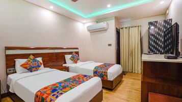 Egyptian cotton sheets, premium bedding, in-room safe, free WiFi