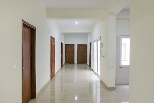 Lobby - Fabhotel Grihum (Noida)