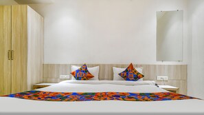 Egyptian cotton sheets, premium bedding, in-room safe, free WiFi - Fabhotel Blue Ocean (Indore)