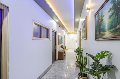 Fabhotel Deepak Palace