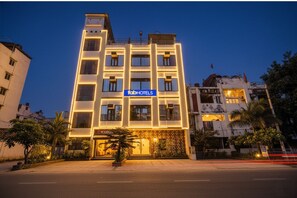 Exterior - Fabhotel Deepak Palace (Varanasi)