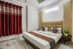 Egyptian cotton sheets, premium bedding, in-room safe, free WiFi - Fabhotel East Patel Nagar (New Delhi)