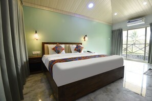 Egyptian cotton sheets, premium bedding, in-room safe, free WiFi - Fabhotel Prime 4D'S Coast Resort (Vagator)