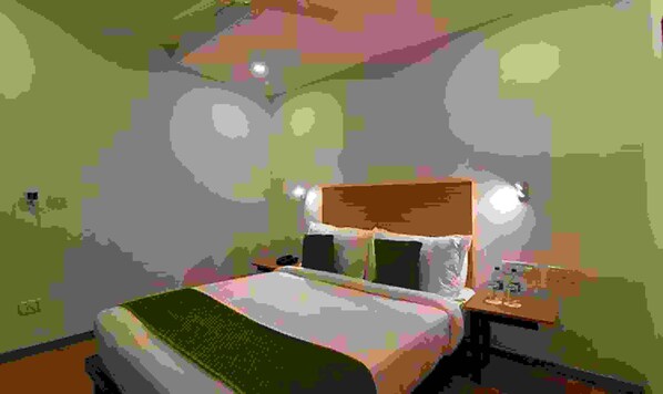 Egyptian cotton sheets, premium bedding, in-room safe, free WiFi - Fabhotel Ace I (Bengaluru)