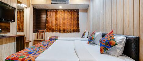 Egyptian cotton sheets, premium bedding, in-room safe, free WiFi