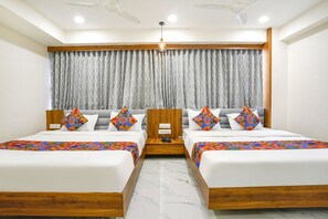 Egyptian cotton sheets, premium bedding, in-room safe, free WiFi - Fabhotel Amantra (Gandhinagar)