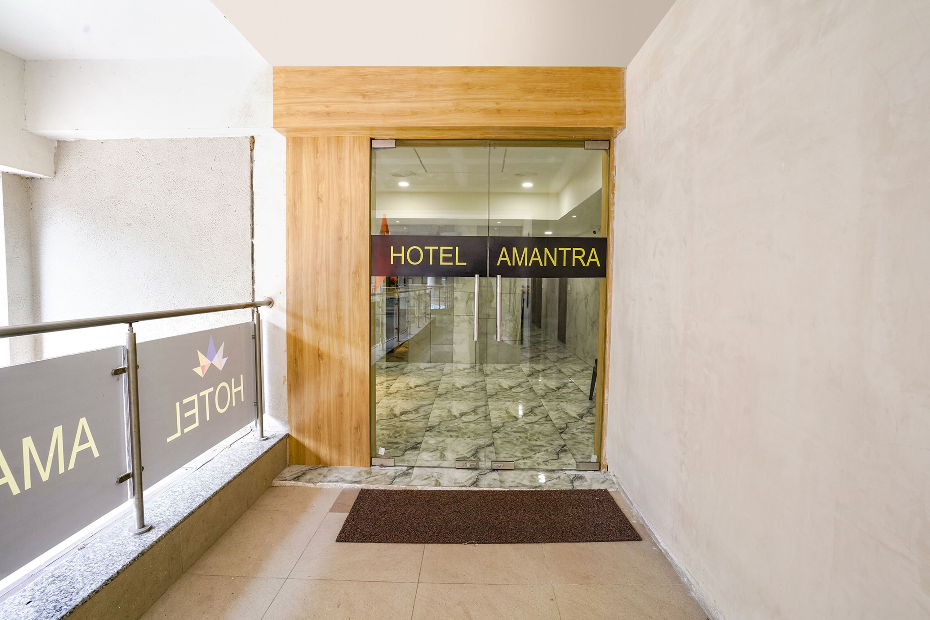 A hotel entrance with a sign reading "HOTEL AMANTRA".